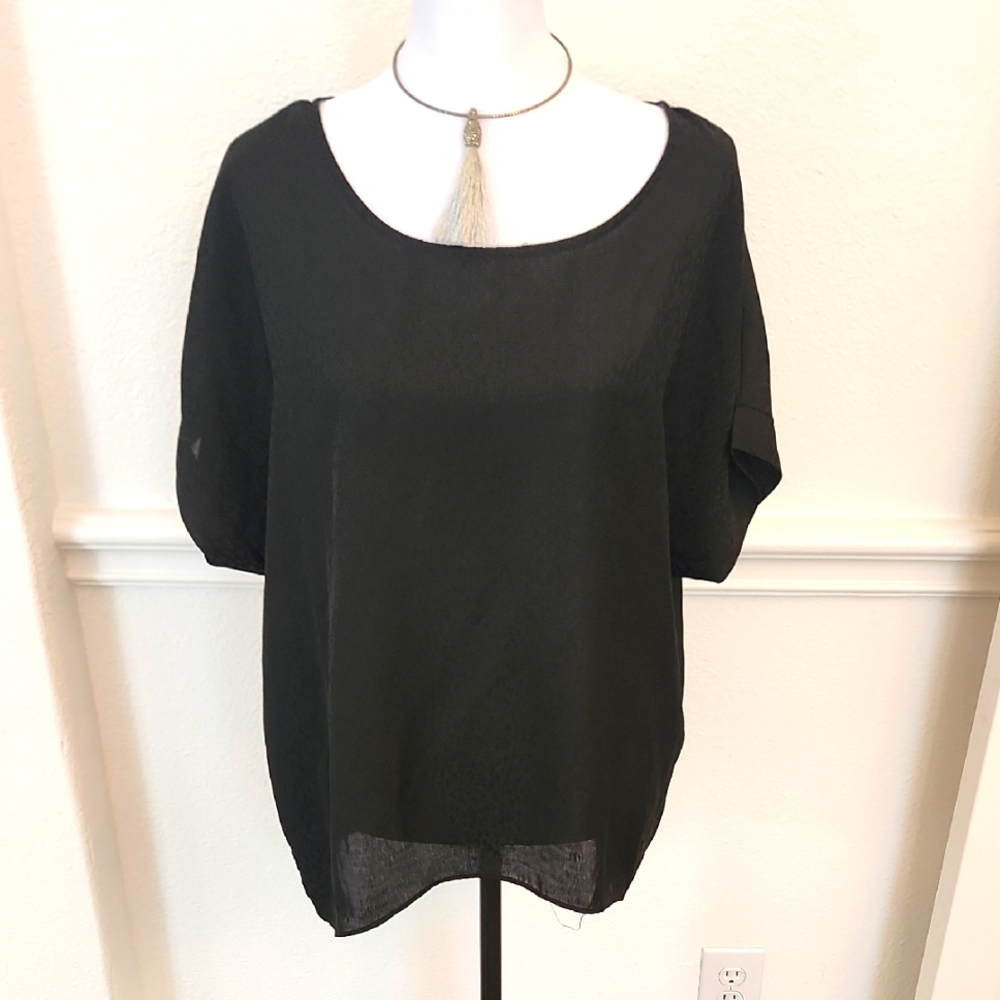 Umgee Black Sheer Animal Print Jacard Women's‎ Blouse W Contrast Collar Medium